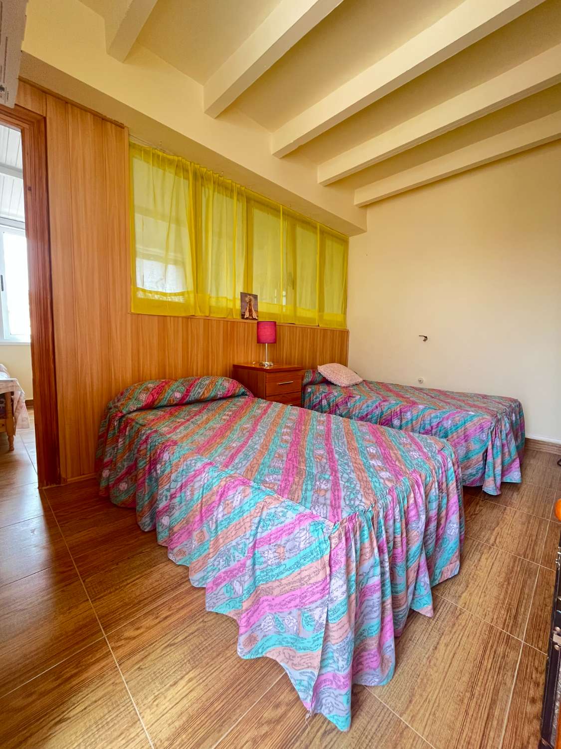 Casa d'angolo con 3 camere da letto e ampio giardino