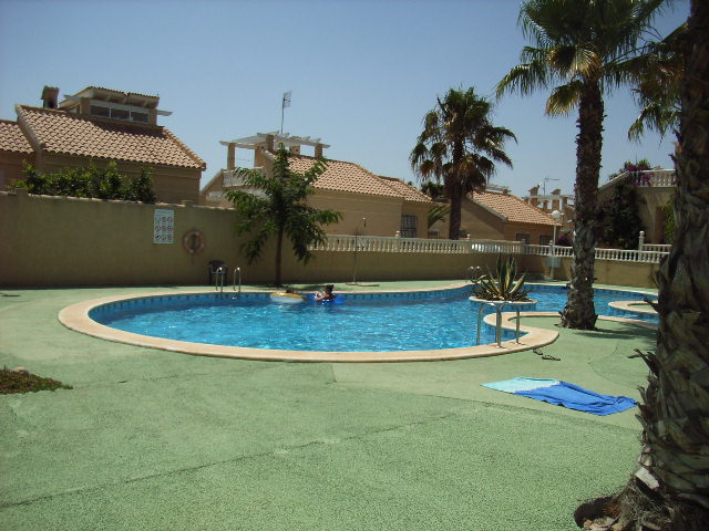 Chalet independiente con piscina en Las Palmeras