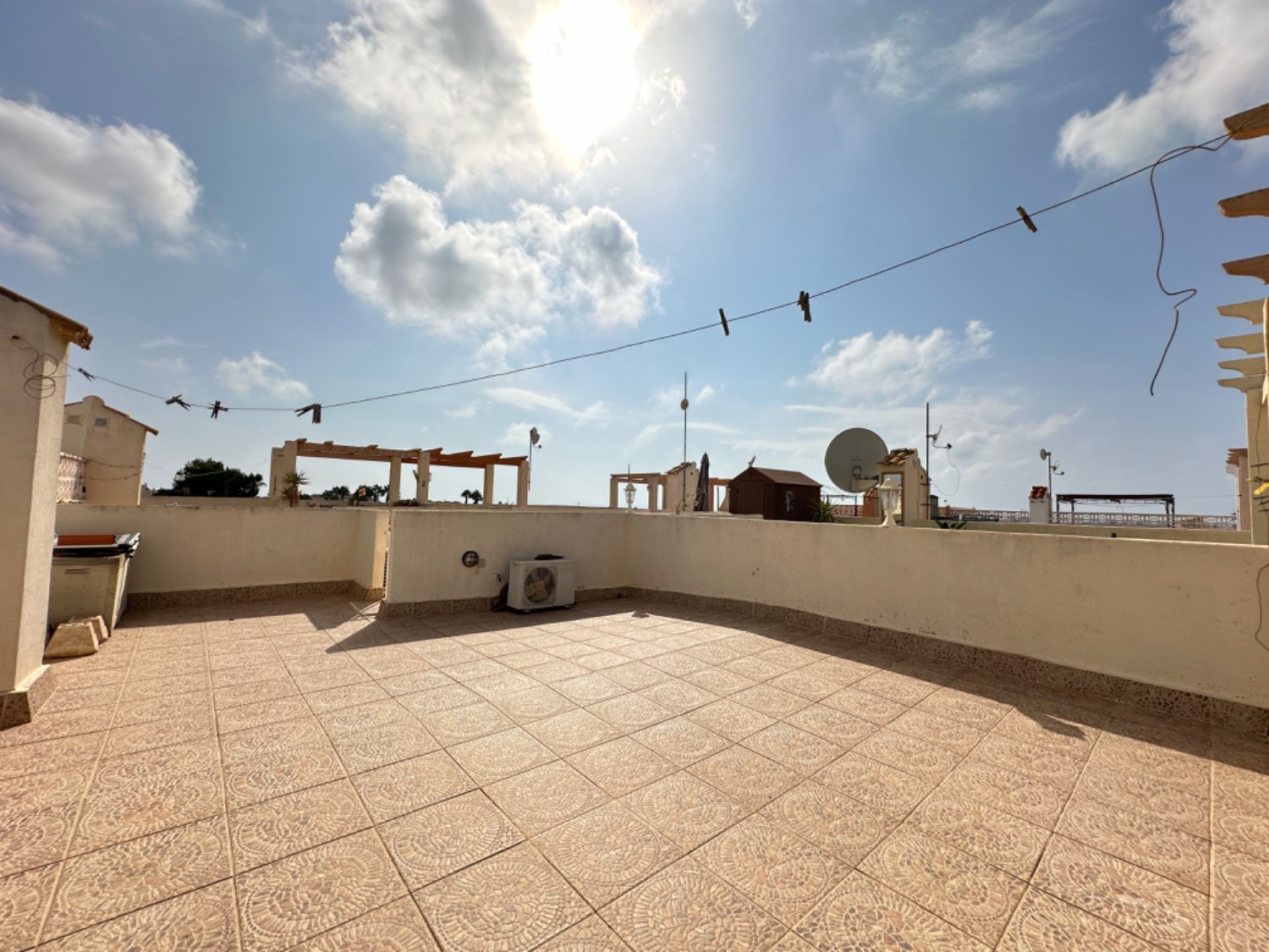 Appartement op de bovenste verdieping gelegen in Florida, 2 slaapkamers en een eigen solarium