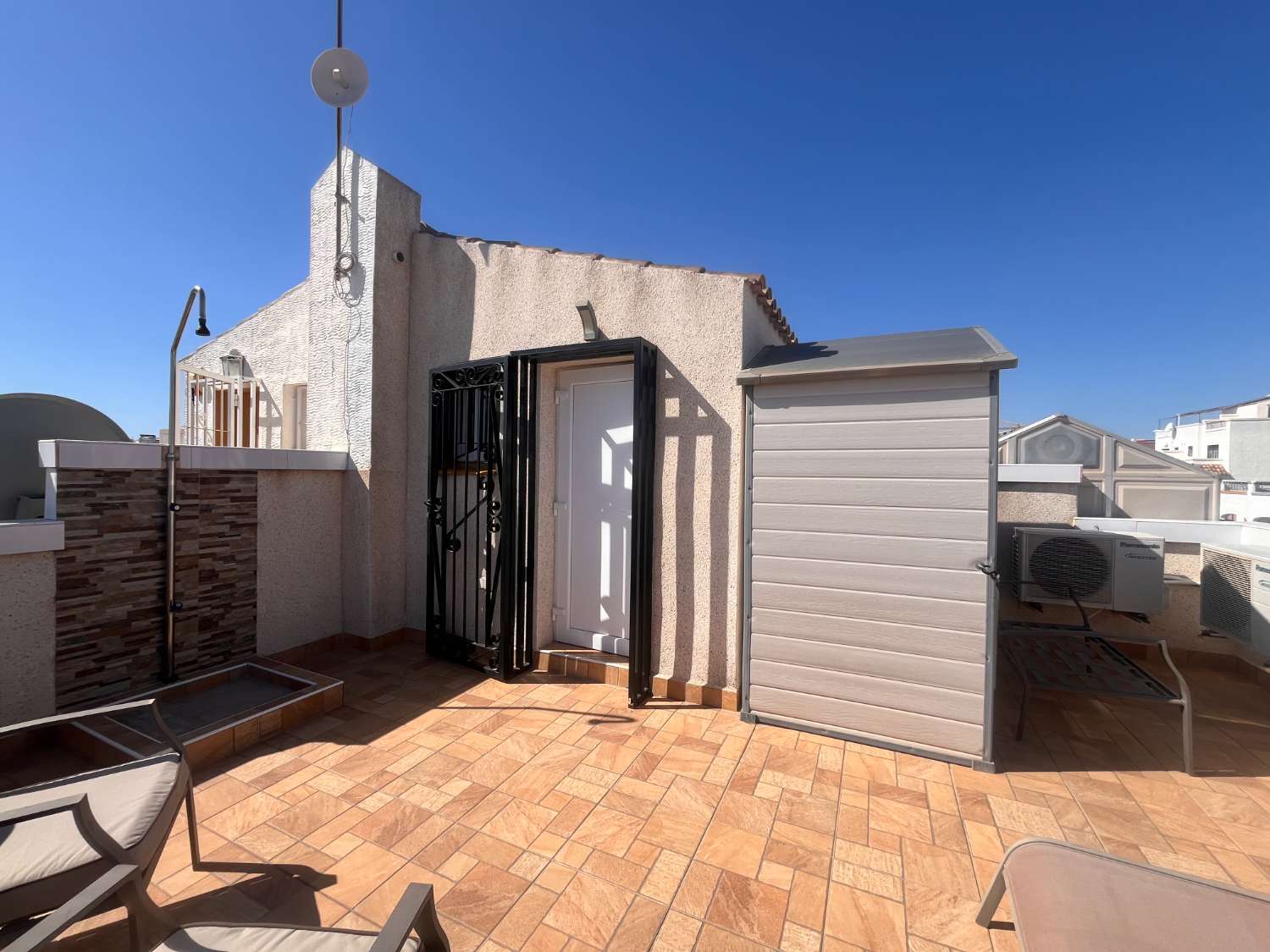 Beau duplex d’angle avec piscine privée.