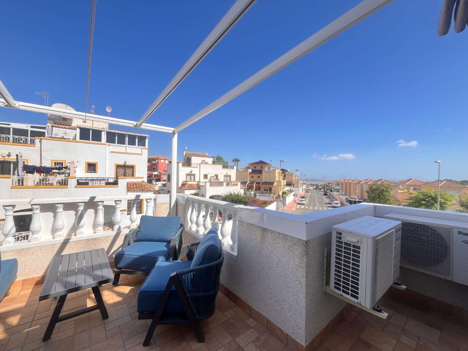 Beau duplex d’angle avec piscine privée.