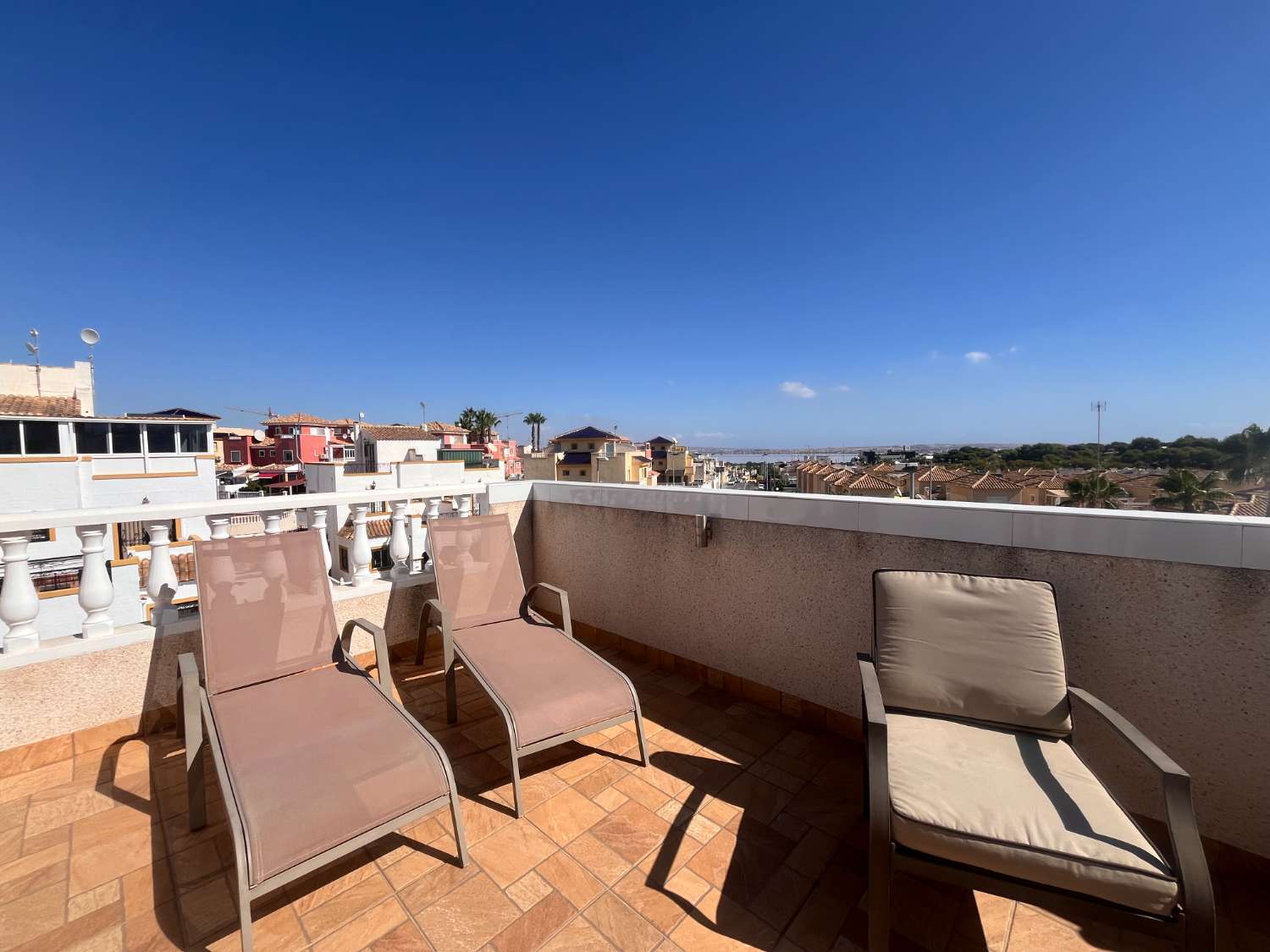 Beau duplex d’angle avec piscine privée.