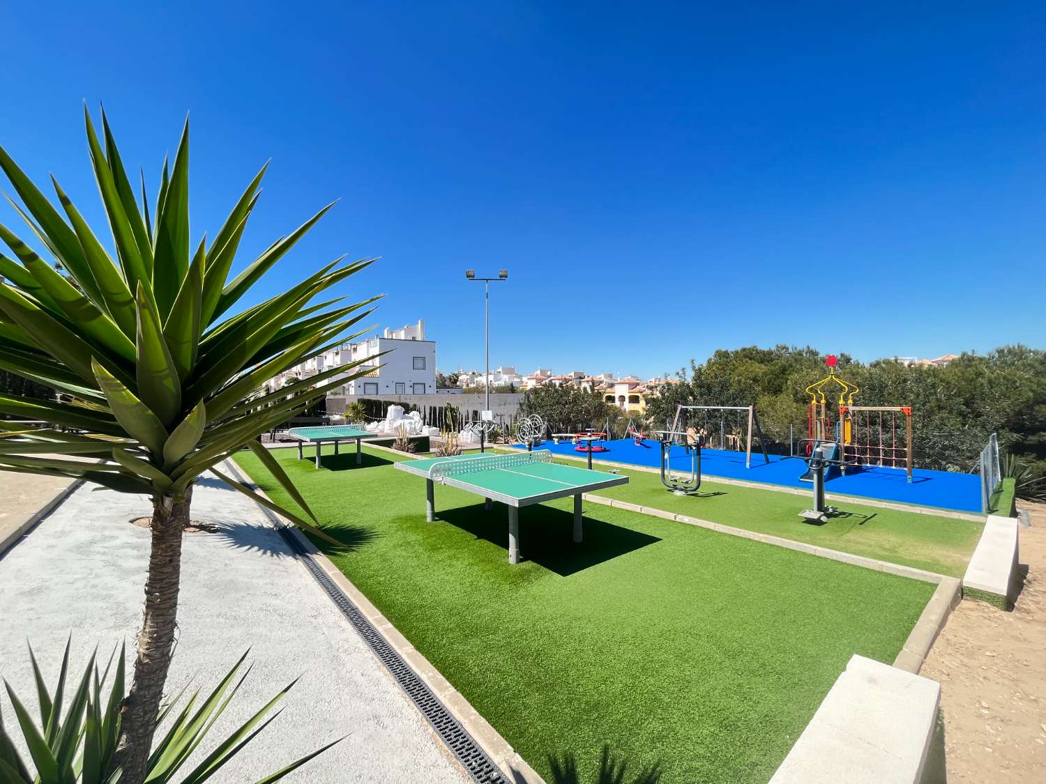 Beau duplex d’angle avec piscine privée.