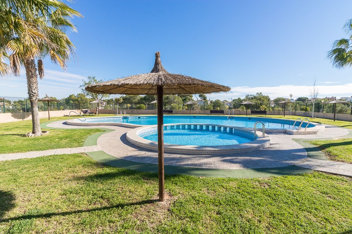 Beau duplex d’angle avec piscine privée.