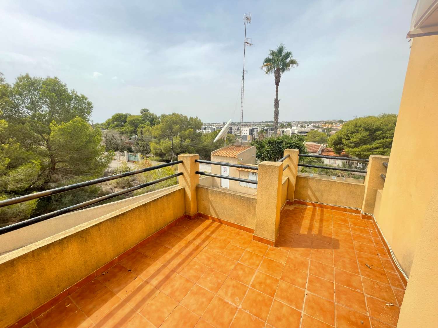 Casa adosada de 3 dormitorios y 2 baños en Los Altos.