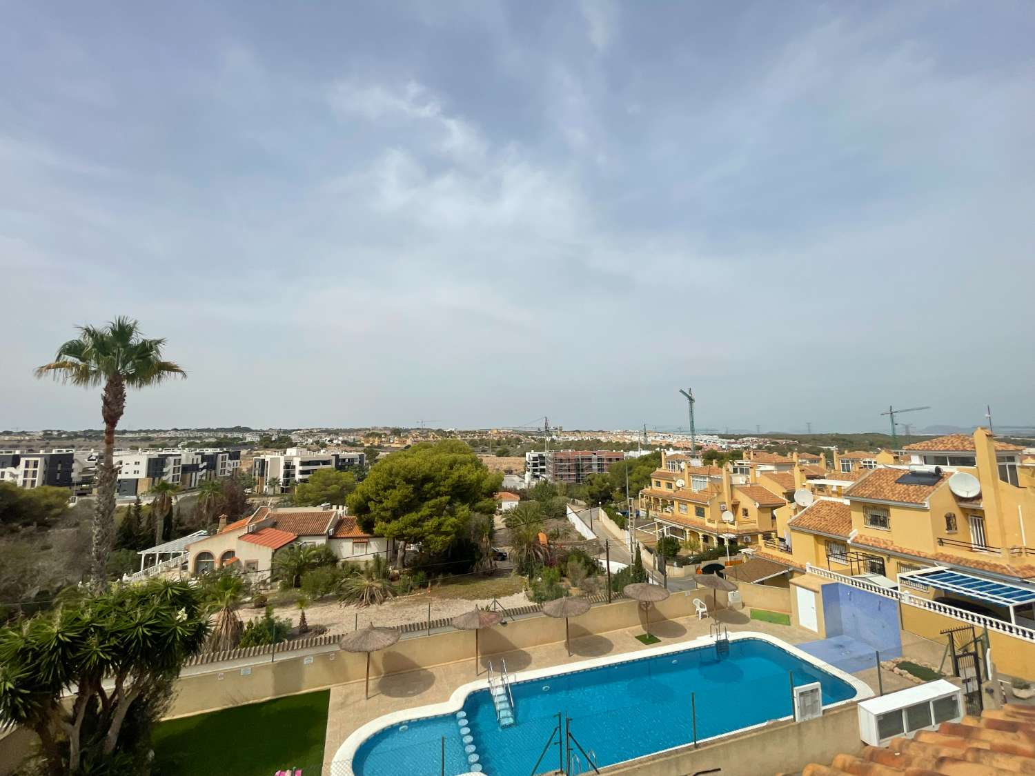 Casa adosada de 3 dormitorios y 2 baños en Los Altos.