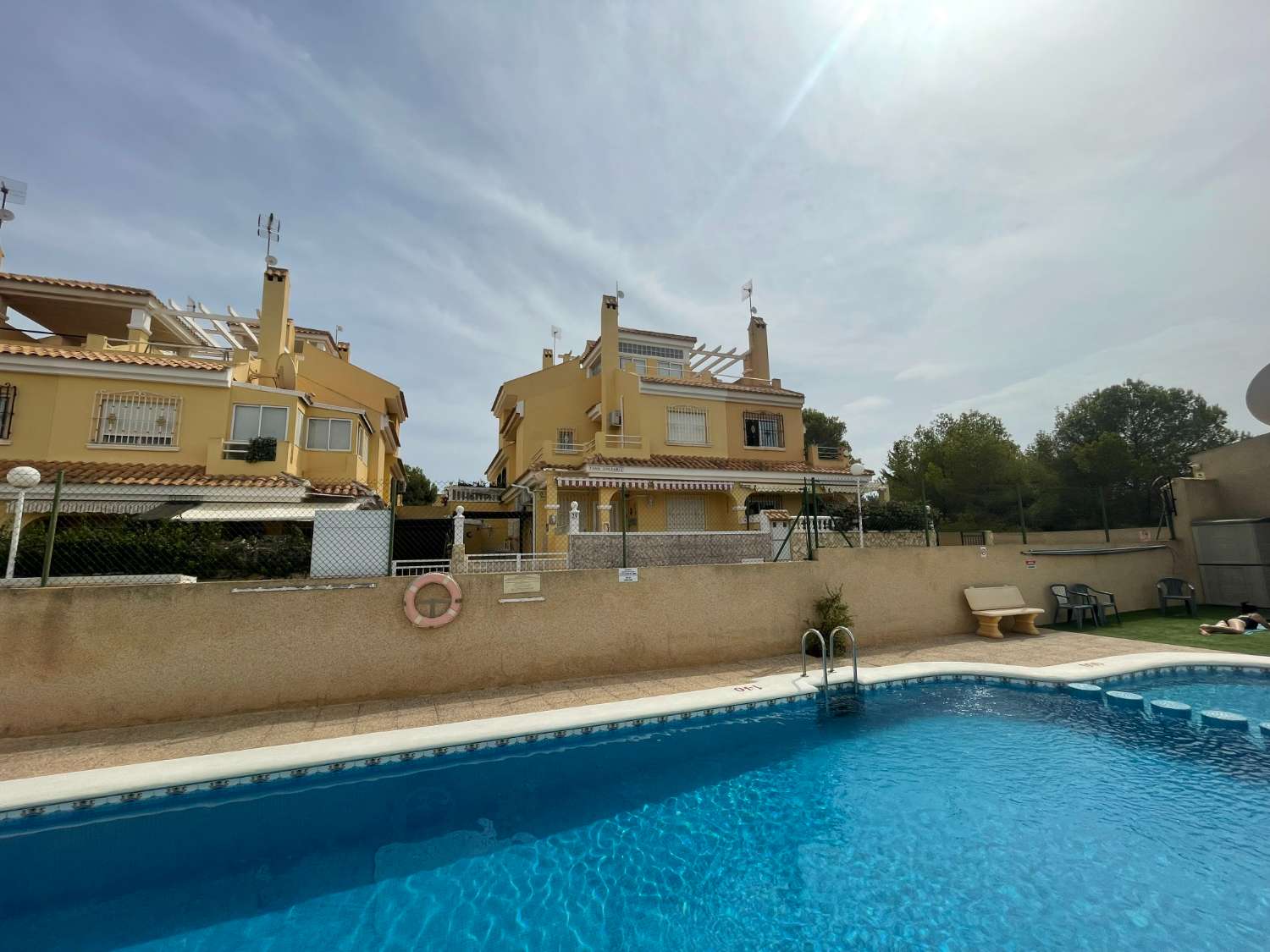 Casa adosada de 3 dormitorios y 2 baños en Los Altos.