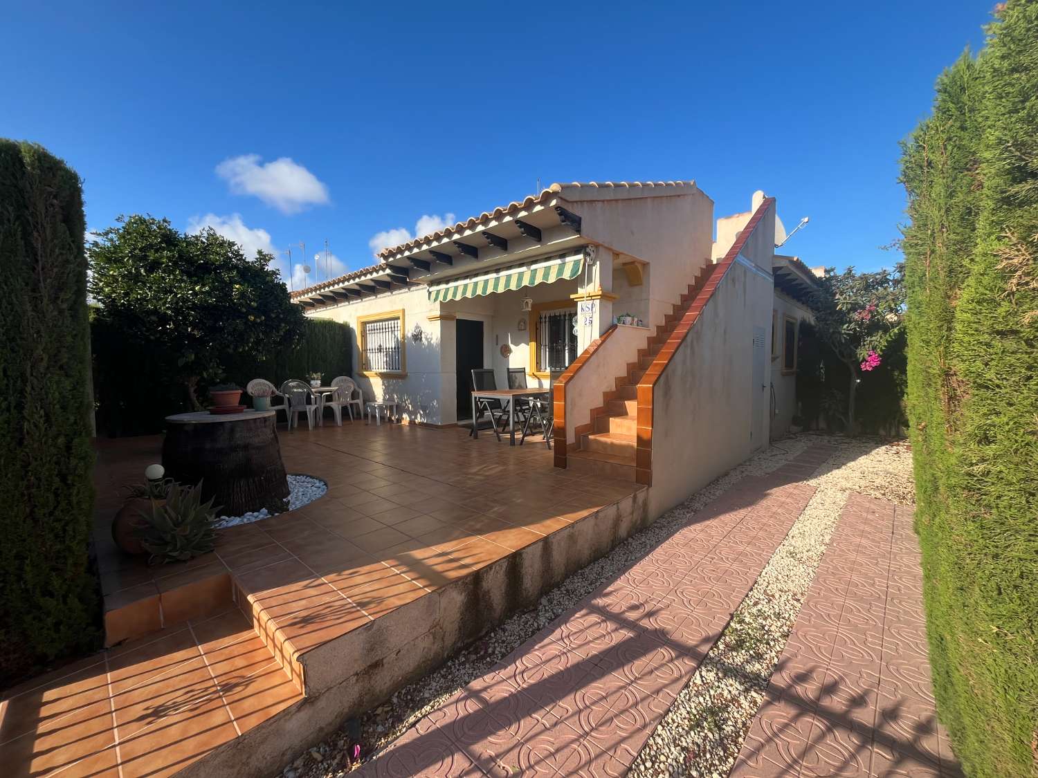 Charming 2-Bedroom Home with Roof Terrace in Playa Flamenca