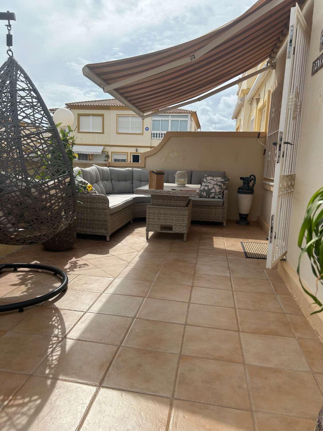 Bungalow med 2 soveværelser, 1 badeværelse og fælles pool i playa flamenca, Orihuela costa