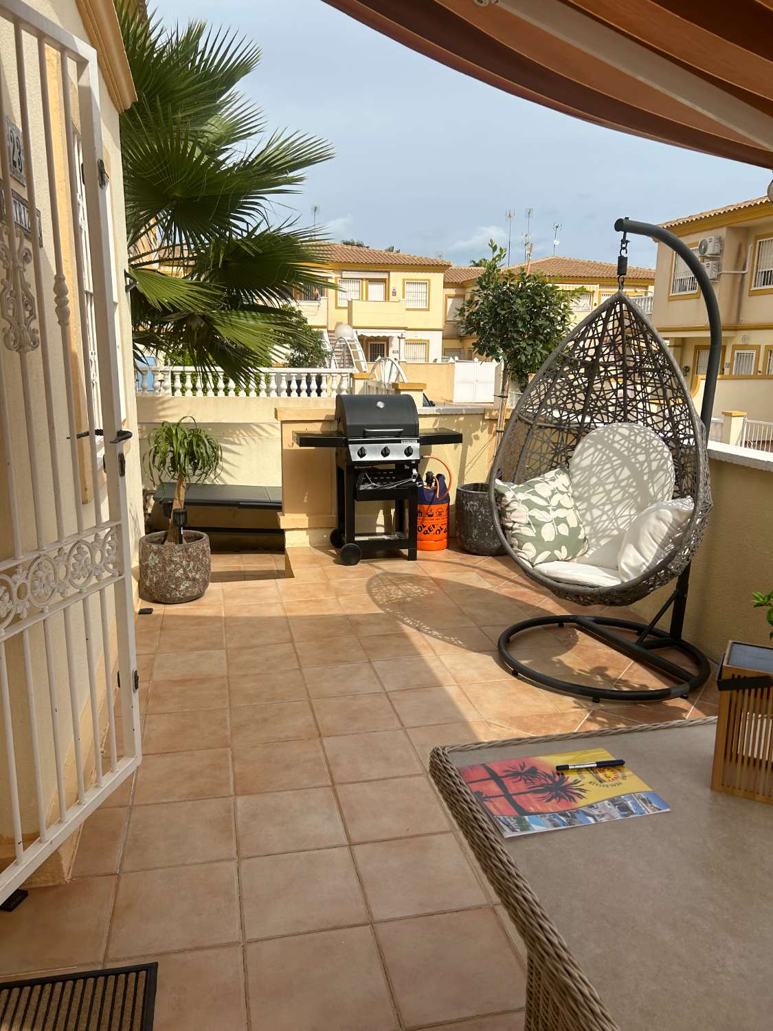 Bungalow avec 2 chambres, 1 salle de bain et piscine commune à playa flamenca, Orihuela costa