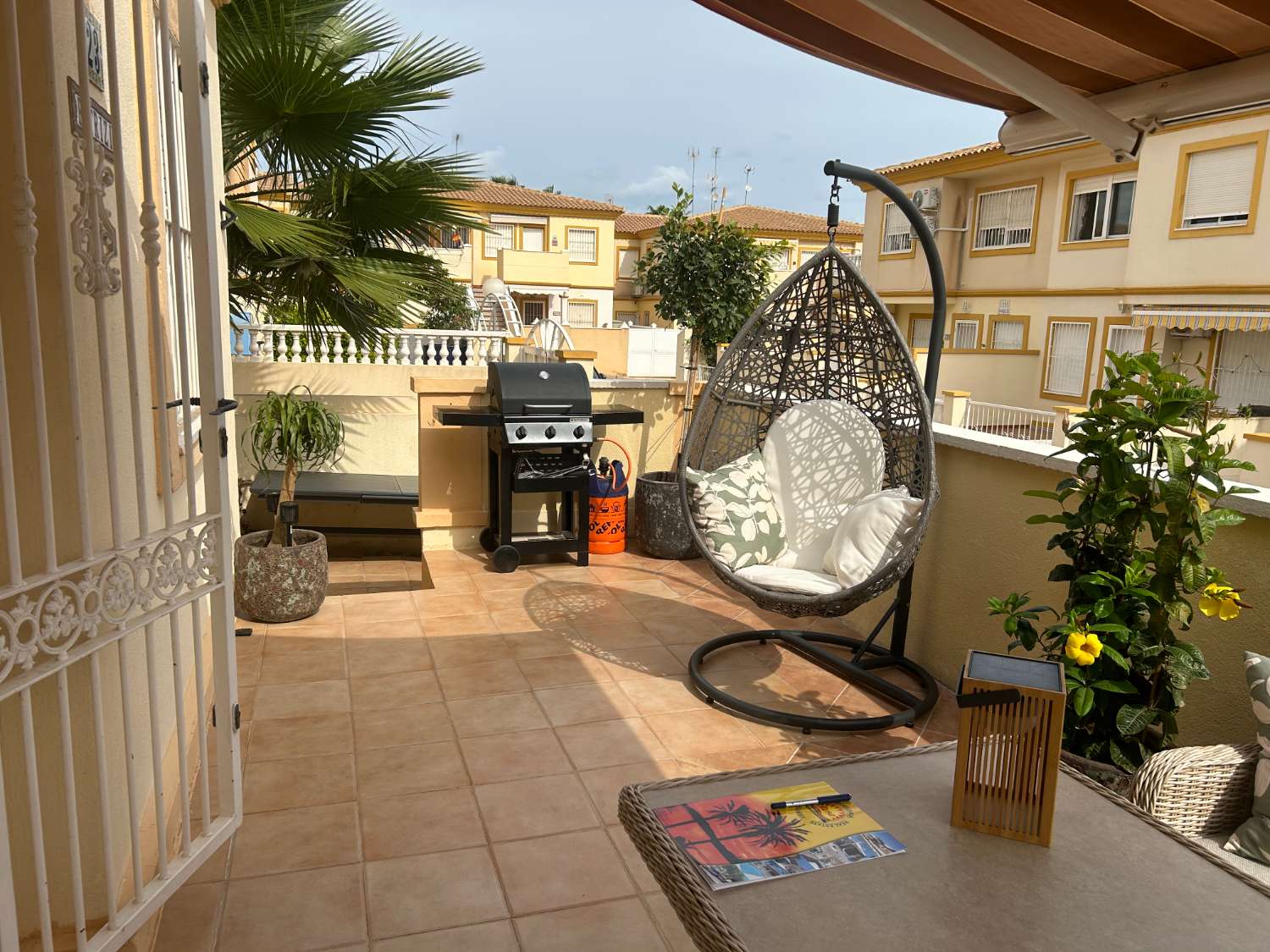 Bungalow avec 2 chambres, 1 salle de bain et piscine commune à playa flamenca, Orihuela costa