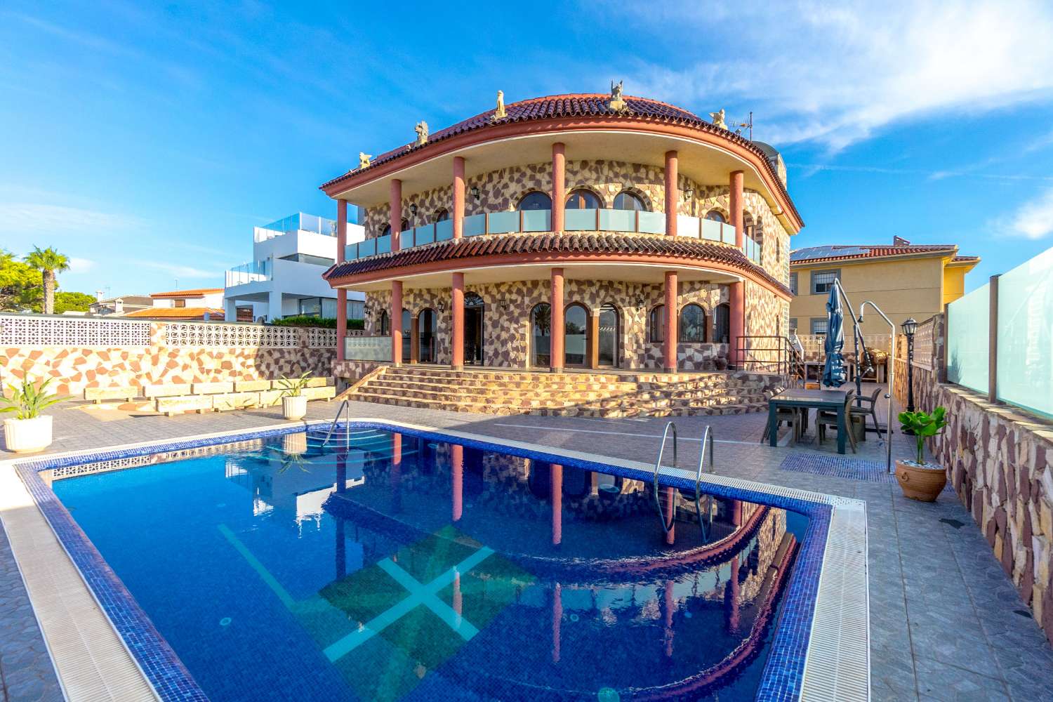 Chalet exclusivo a 150m de la playa de la Zenia