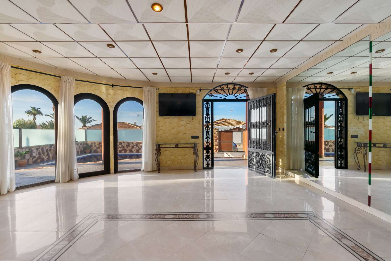 Chalet exclusivo a 150m de la playa de la Zenia