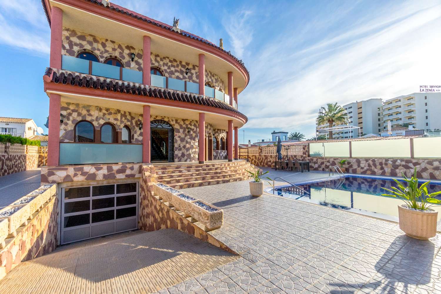 Chalet exclusivo a 150m de la playa de la Zenia