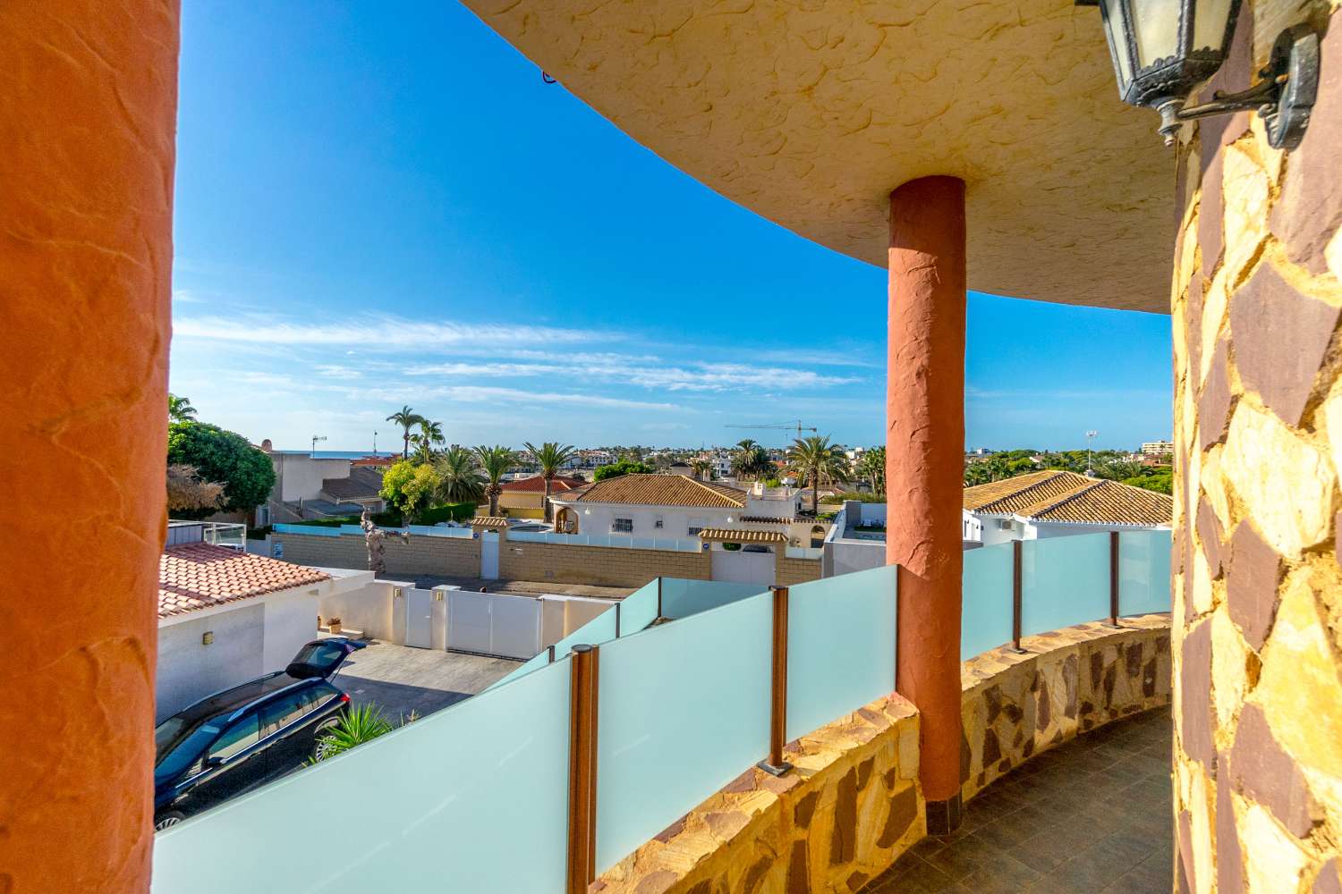 Chalet exclusivo a 150m de la playa de la Zenia