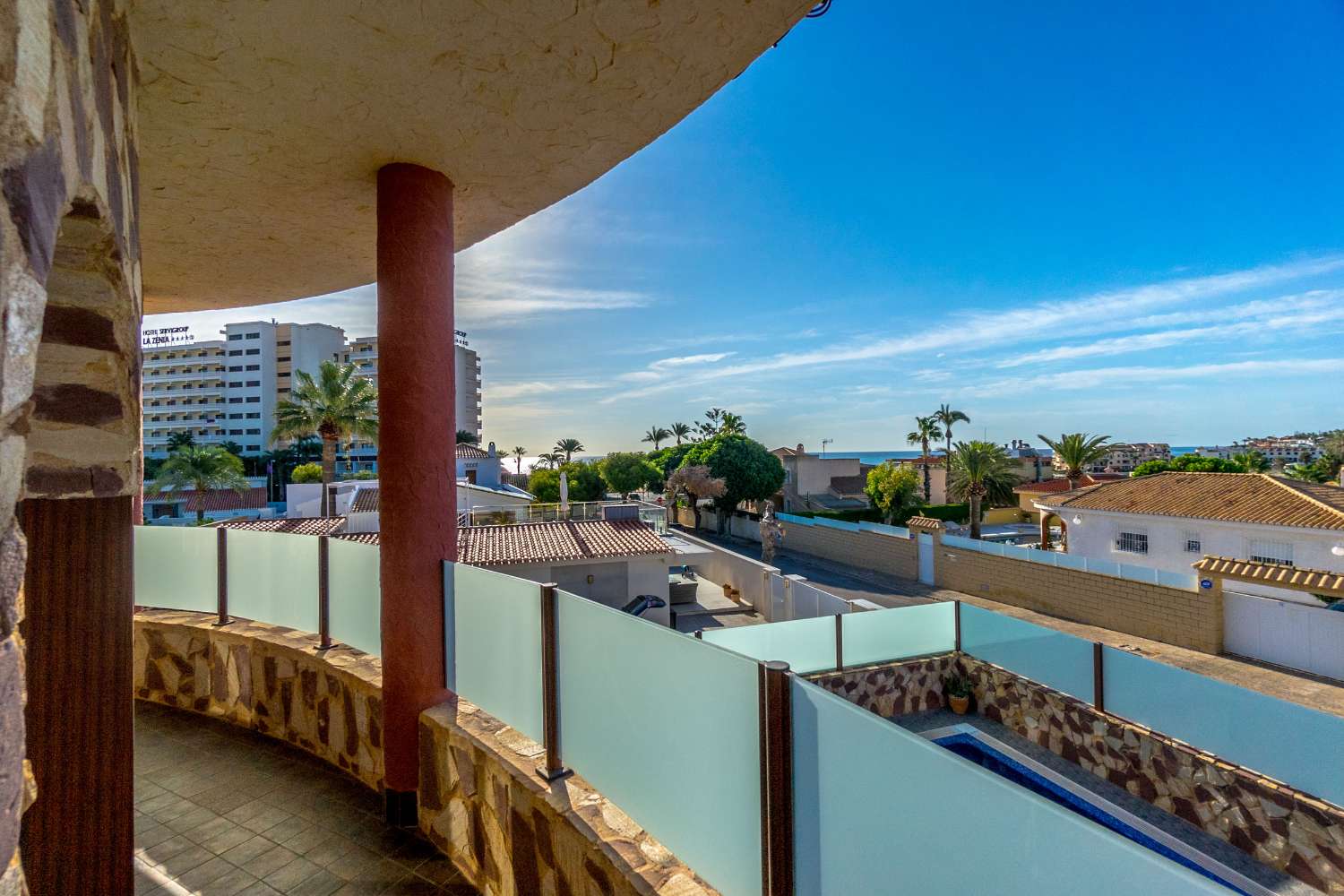 Chalet exclusivo a 150m de la playa de la Zenia