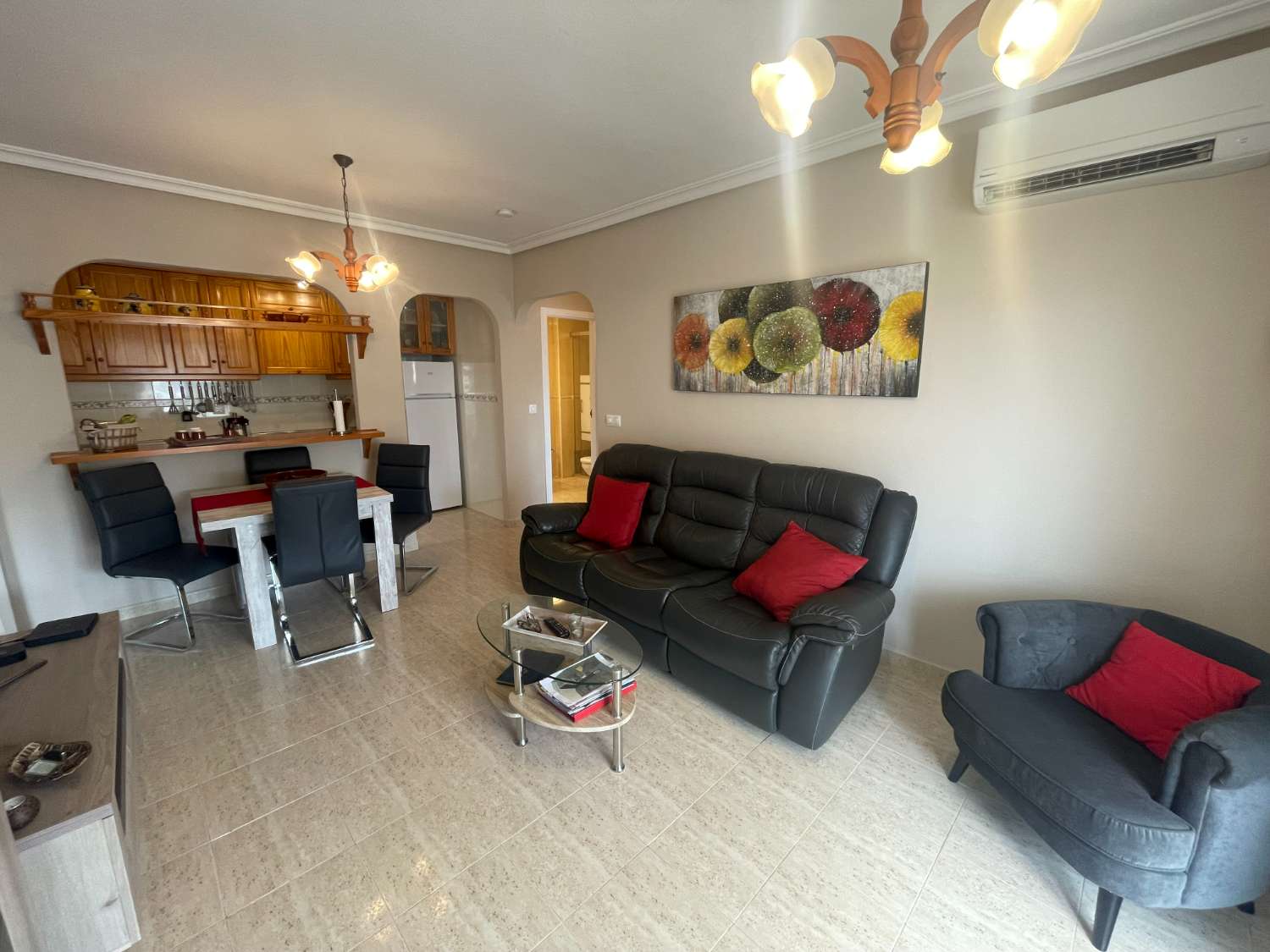 Precioso apartamento de 2 dormitorios en Zeniamar.