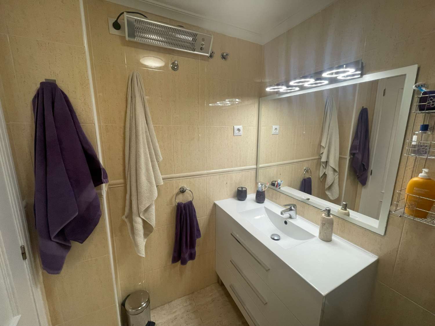 Krásný apartmán se 2 ložnicemi v Zeniamaru.