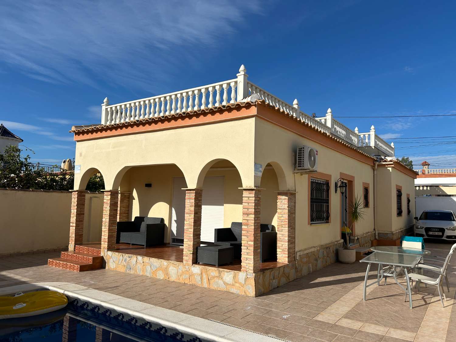 Villa mit 2 Schlafzimmern, 2 Bädern, Solarium und 1 privatem Pool