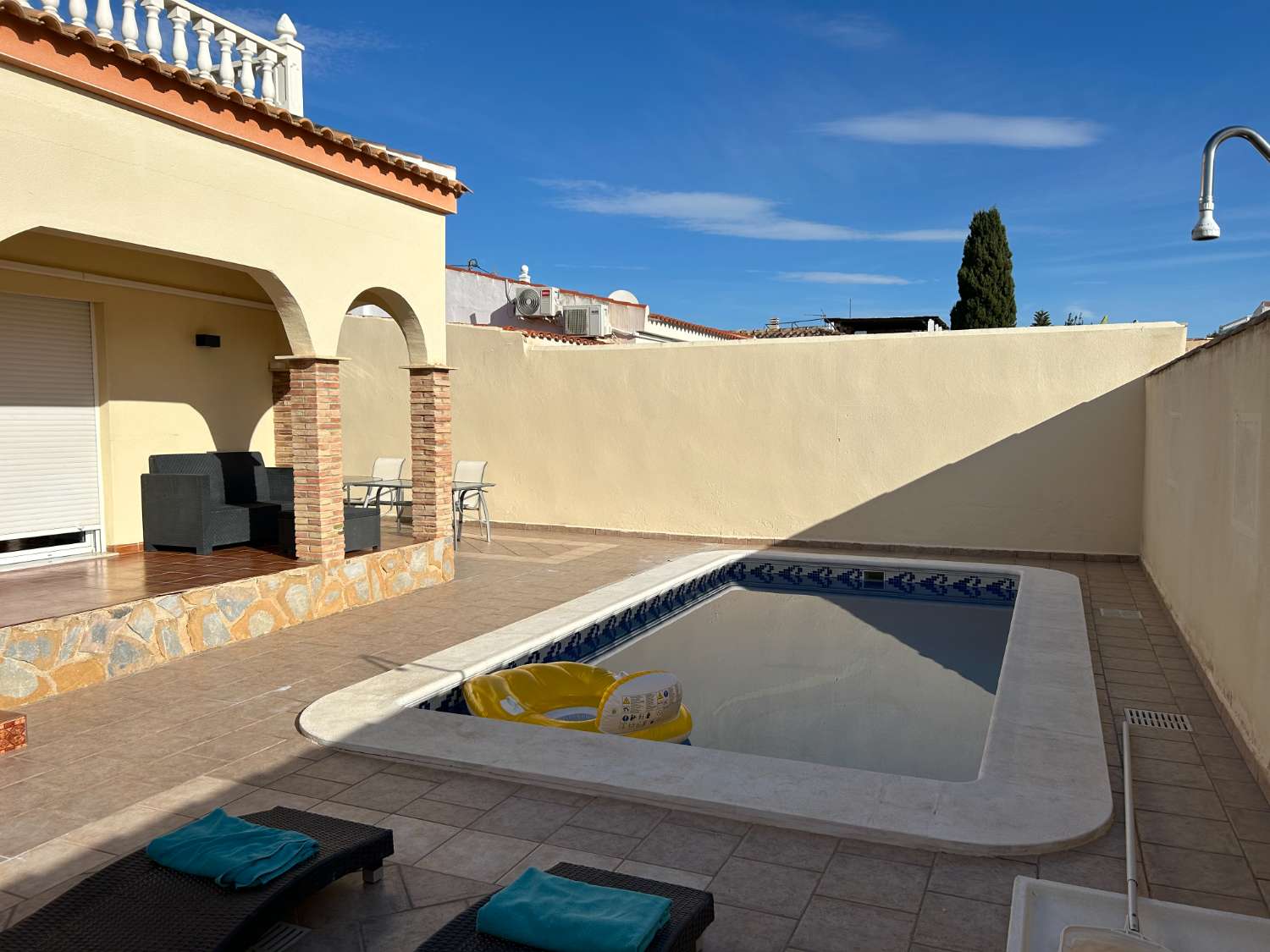 Villa de 2 dormitorios, 2 baños, solárium y 1 piscina privada