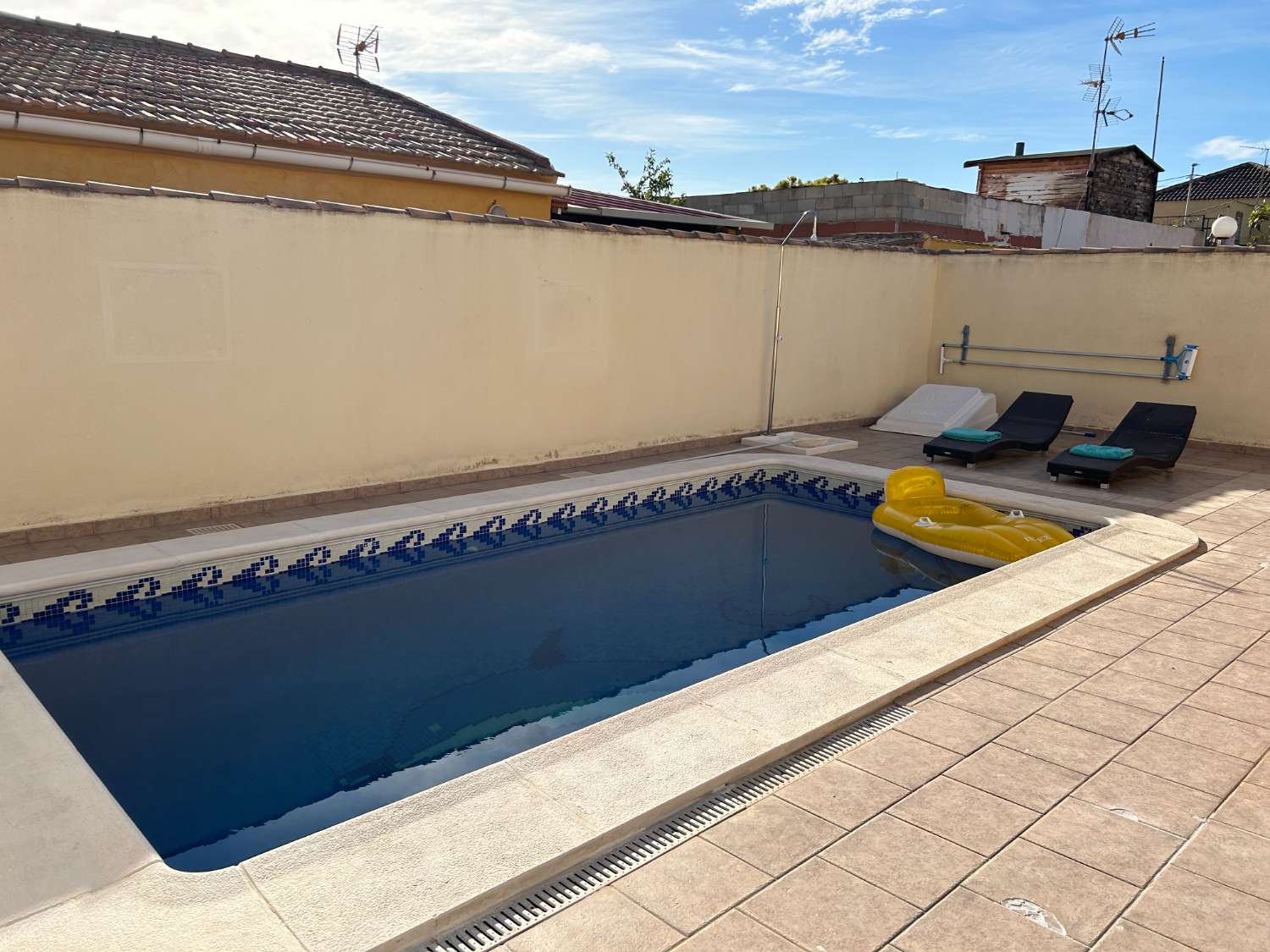 Villa 2 chambres , 2 salles de bain , solarium et 1 piscine privé