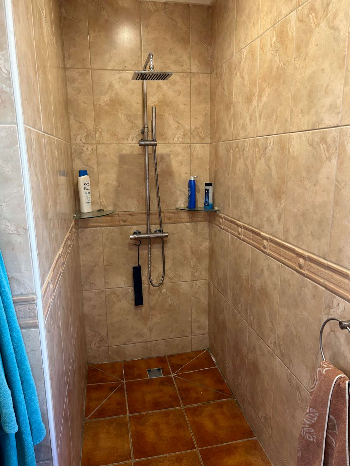 Villa con 2 camere da letto, 2 bagni, solarium e 1 piscina privata