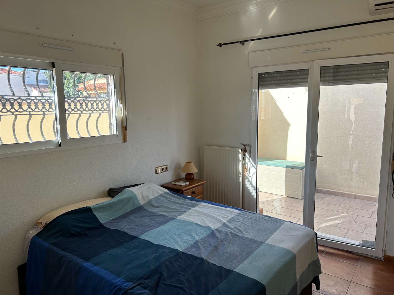 Villa de 2 dormitorios, 2 baños, solárium y 1 piscina privada