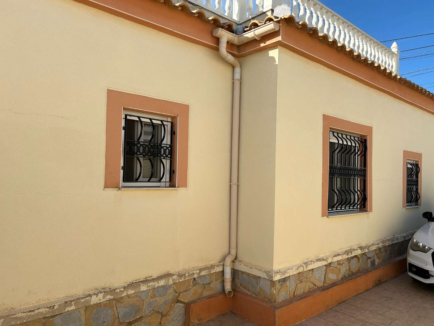 Villa de 2 dormitorios, 2 baños, solárium y 1 piscina privada