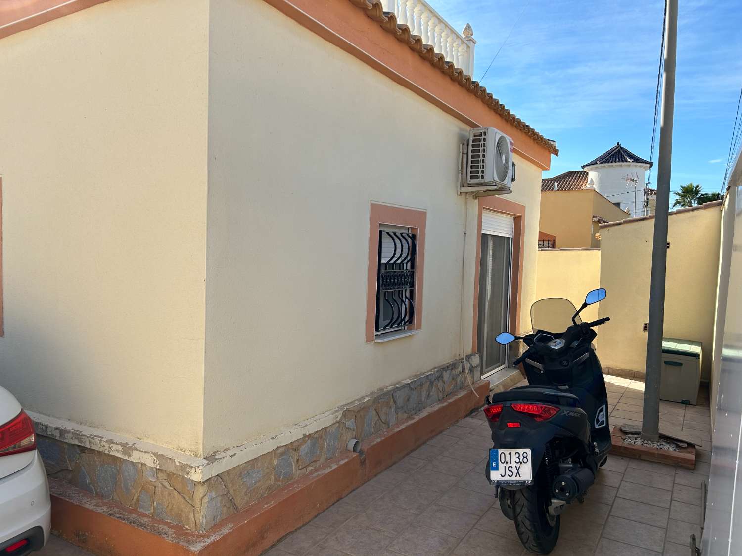 Villa de 2 dormitorios, 2 baños, solárium y 1 piscina privada