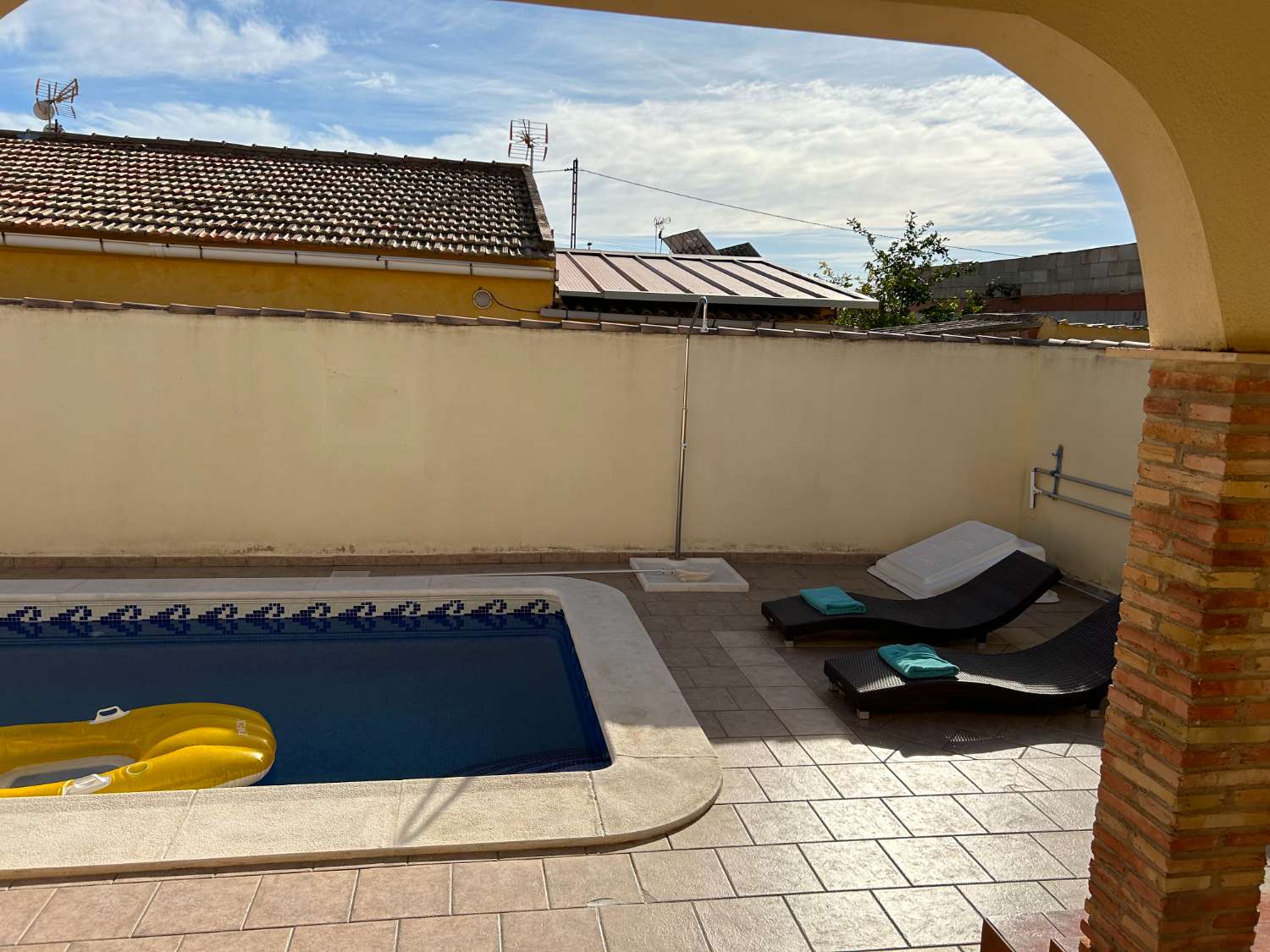 Villa 2 chambres , 2 salles de bain , solarium et 1 piscine privé