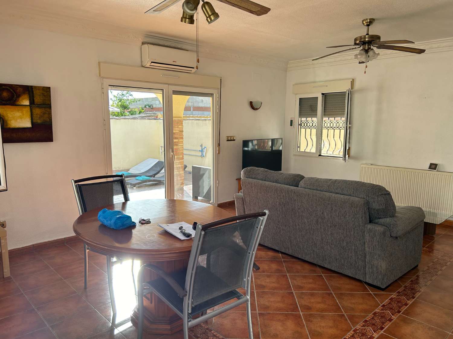 Villa de 2 dormitorios, 2 baños, solárium y 1 piscina privada