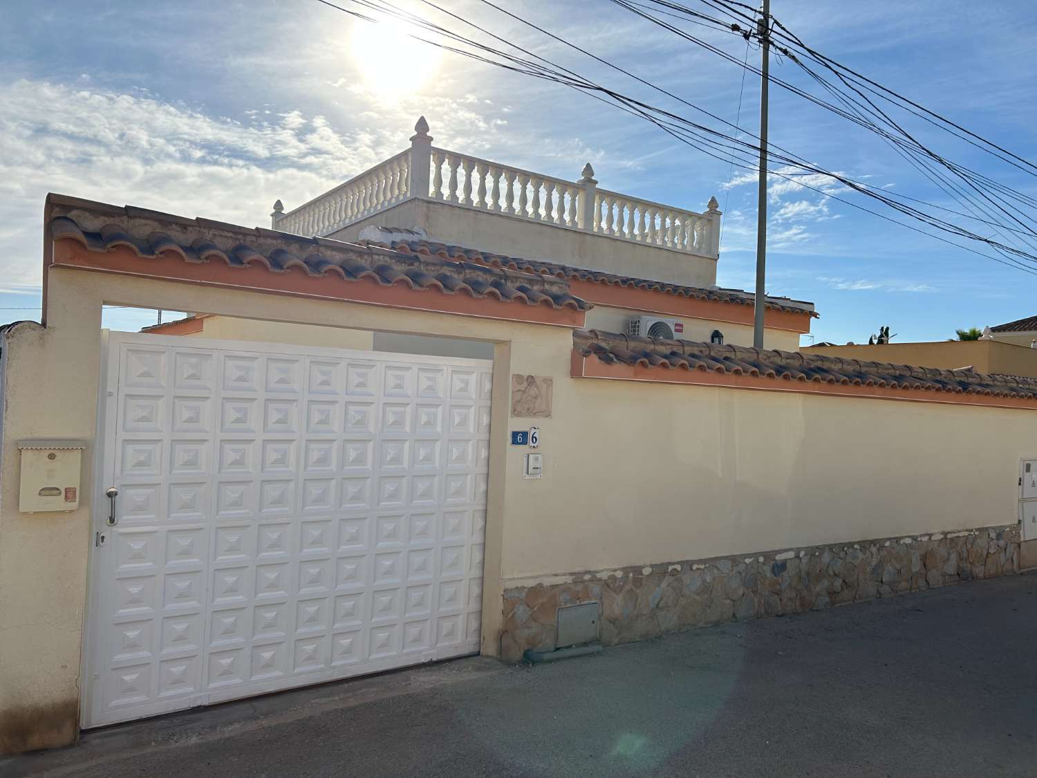 Villa de 2 dormitorios, 2 baños, solárium y 1 piscina privada