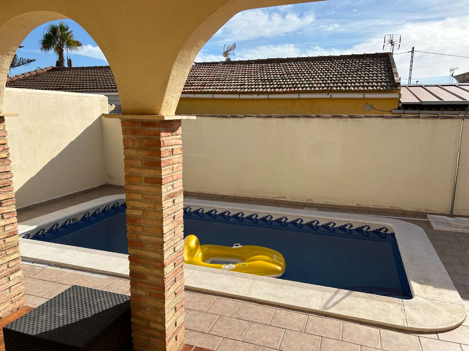 Villa de 2 dormitorios, 2 baños, solárium y 1 piscina privada