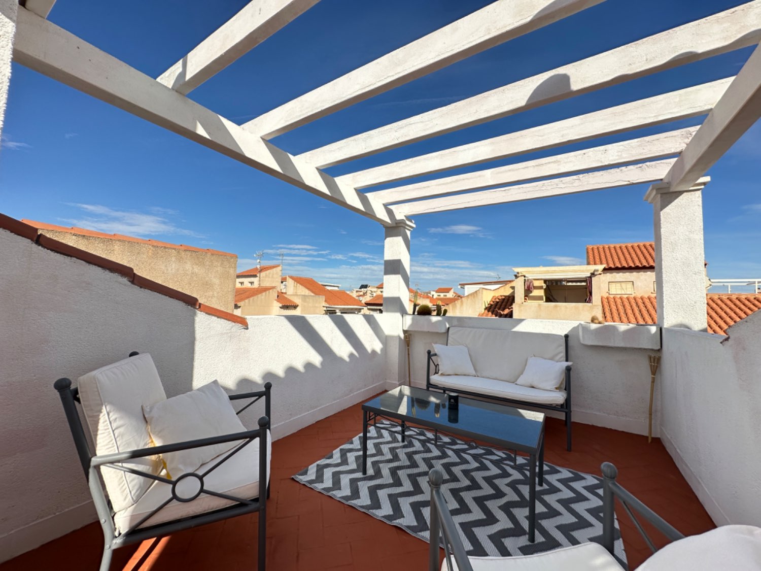 Appartement d’angle au dernier étage situé à Playa Flamenca avec 2 chambres, 1 salle de bain et solarium privé