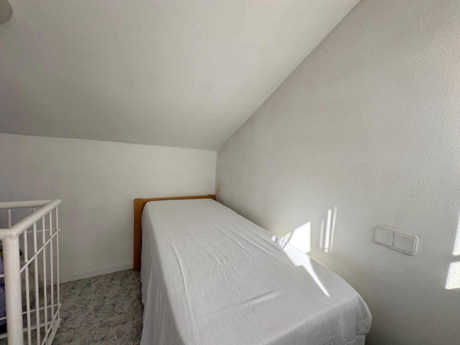 Appartement d’angle au dernier étage situé à Playa Flamenca avec 2 chambres, 1 salle de bain et solarium privé