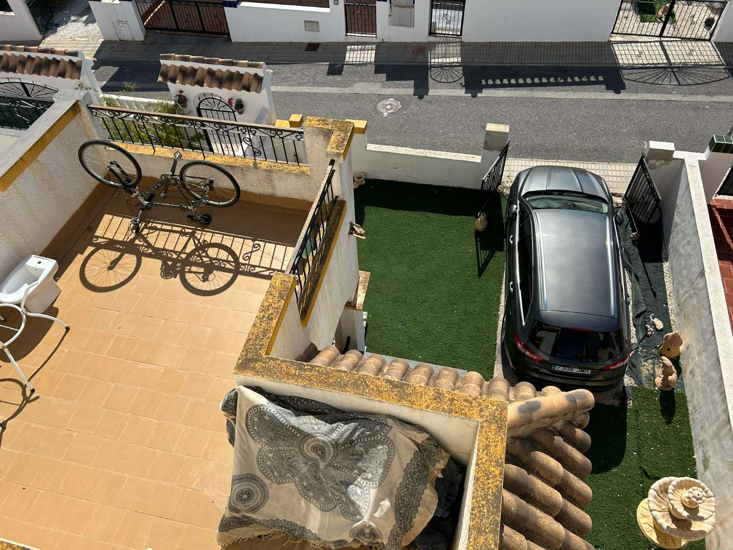 Duplex med 3 soverom, 2 bad, som ligger i høyden av Orihuela Costa med felles svømmebasseng