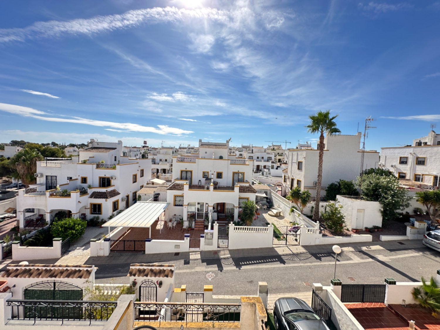 Maisonette mit 3 Schlafzimmern, 2 Bädern, in den Höhen von Orihuela Costa mit Gemeinschaftspool