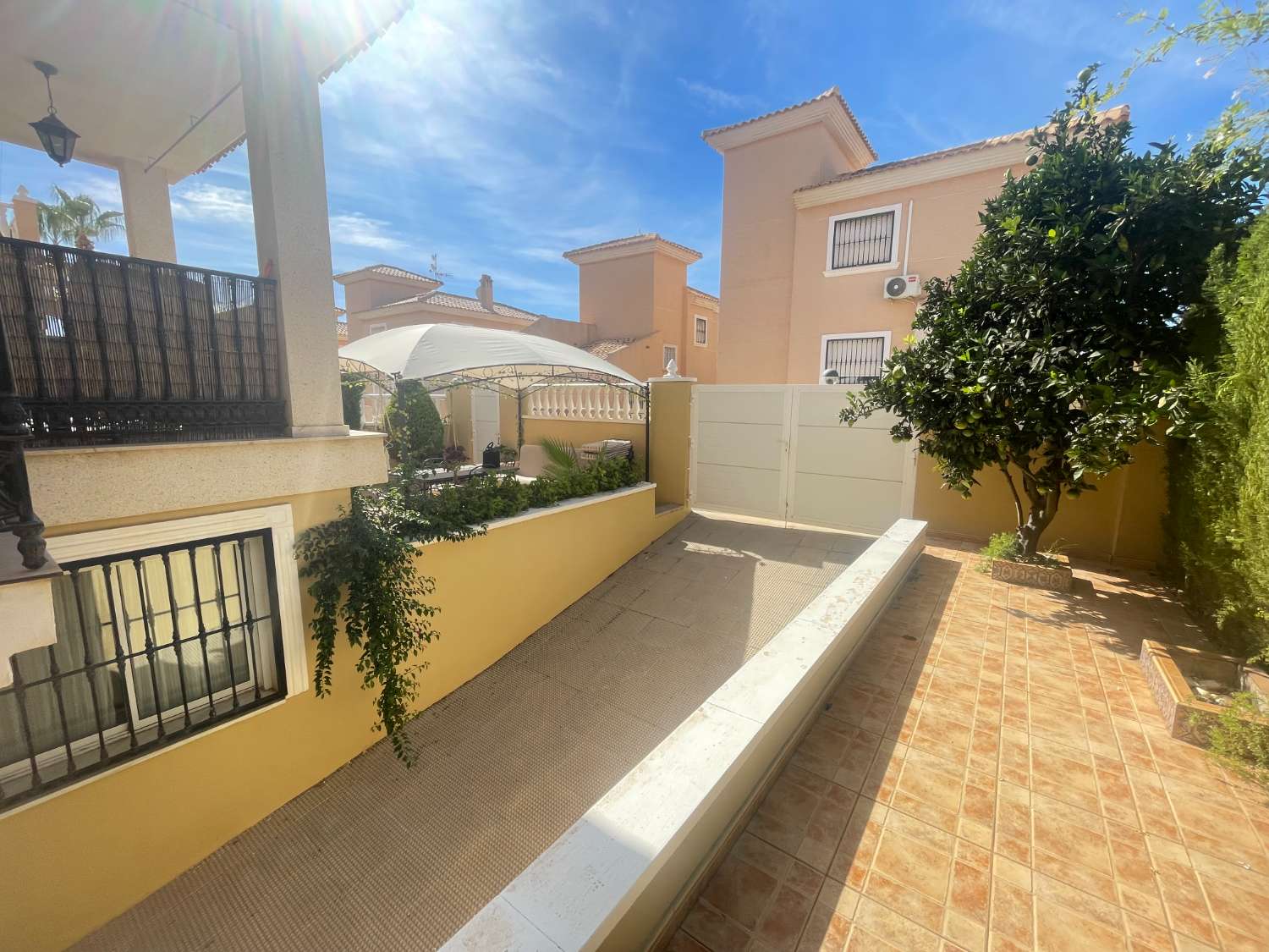 3 bedroom, 2 bathroom Villa in Royal Park, Los Altos