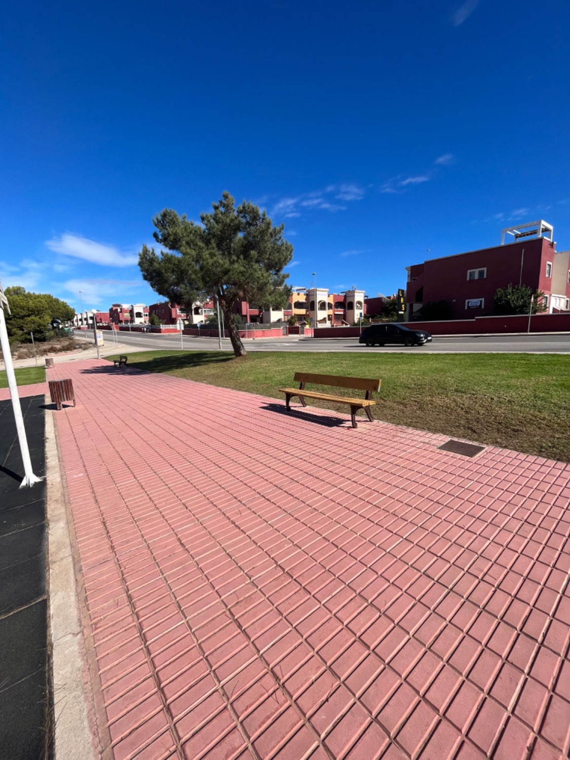 Bungalow / villa indépendant avec 2 chambres, 1 salle de bain, le tout au rez-de-chaussée, entièrement rénové dans la partie supérieure de l’Orihuela costa