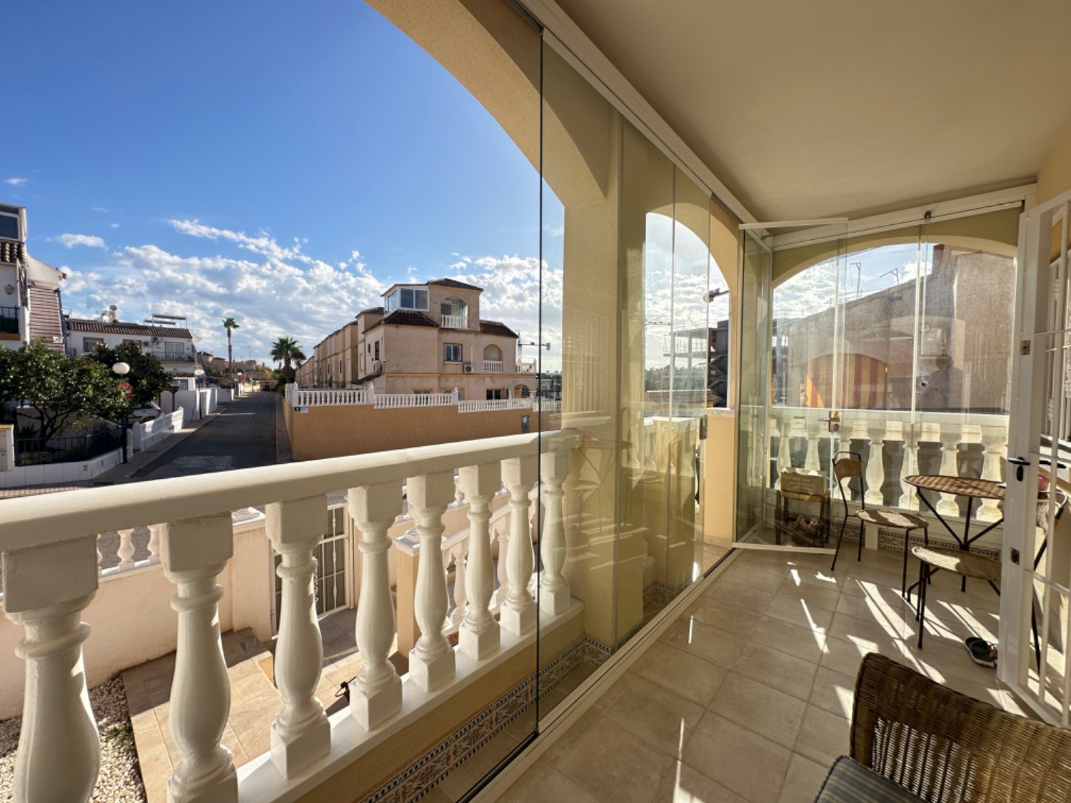 Vrijstaande bungalow / villa met 2 slaapkamers, 1 badkamer, allemaal op de begane grond, volledig gerenoveerd in de bovenste Orihuela costa