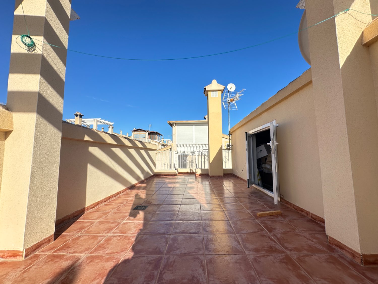 Frittliggende bungalow / villa med 2 soverom 1 bad alt i første etasje totalrenovert i øvre Orihuela costa