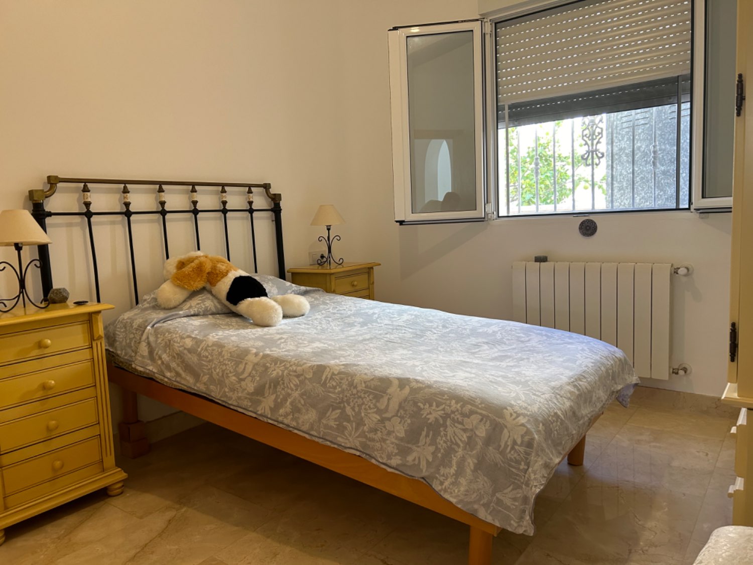 Frittliggende bungalow / villa med 2 soverom 1 bad alt i første etasje totalrenovert i øvre Orihuela costa