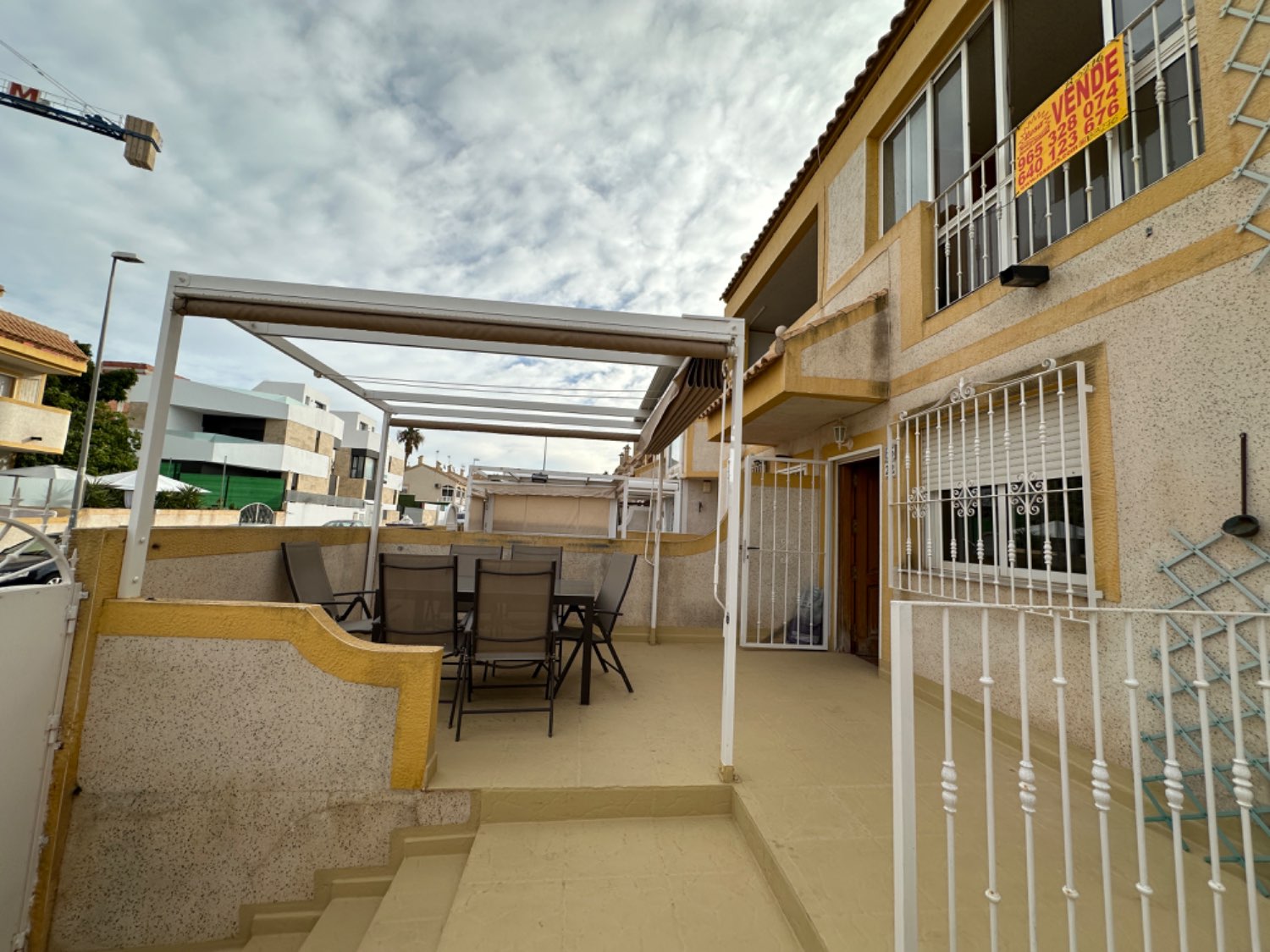 Duplex situé dans les hauteurs d’Orihuela costa avec 4 chambres, 3 salles de bains, garage souterrain