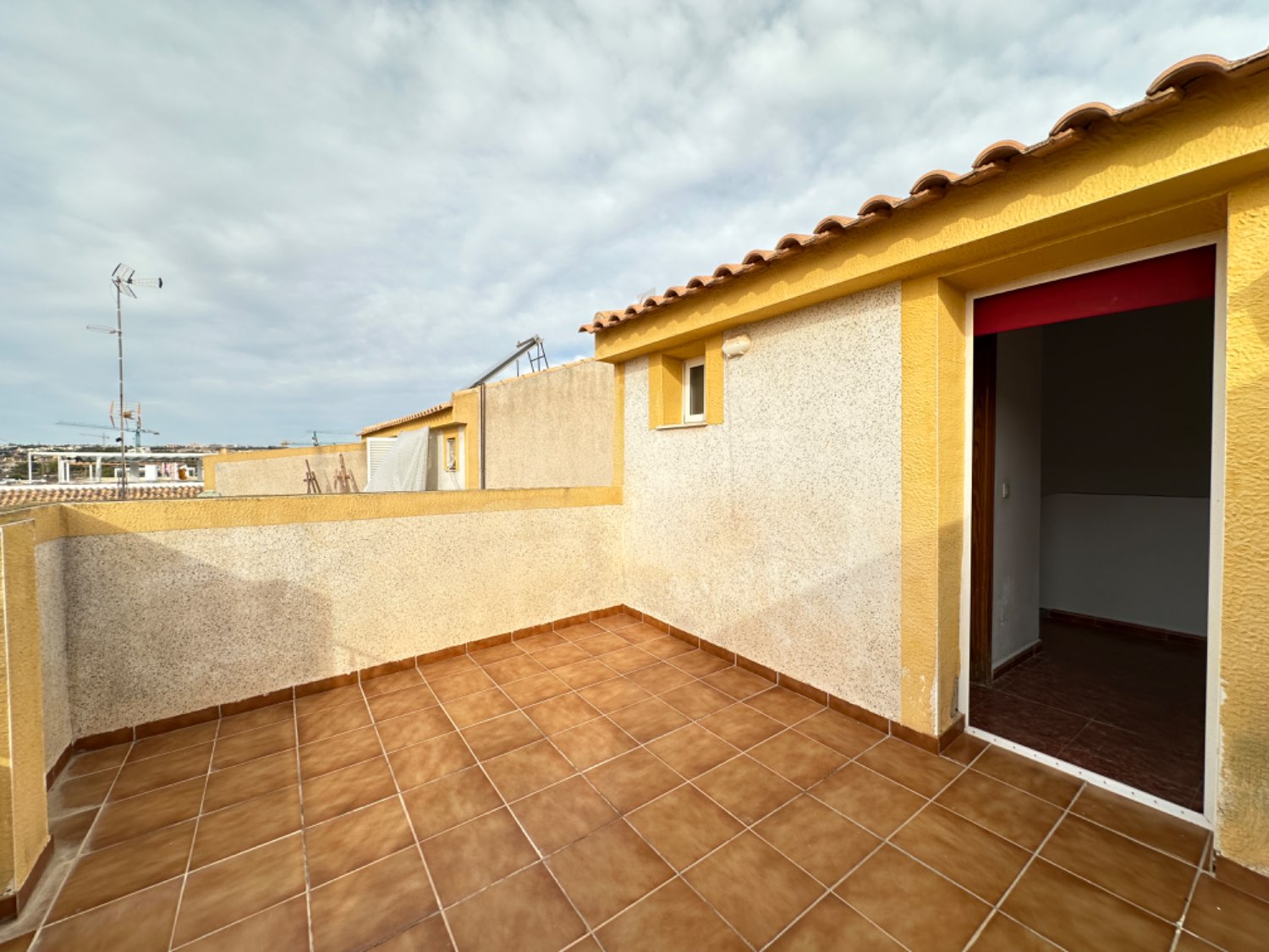 Duplex situé dans les hauteurs d’Orihuela costa avec 4 chambres, 3 salles de bains, garage souterrain