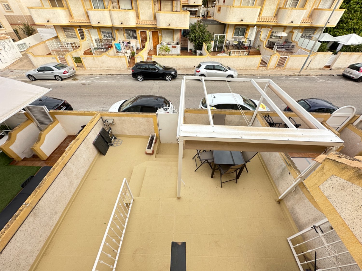 Duplex situé dans les hauteurs d’Orihuela costa avec 4 chambres, 3 salles de bains, garage souterrain