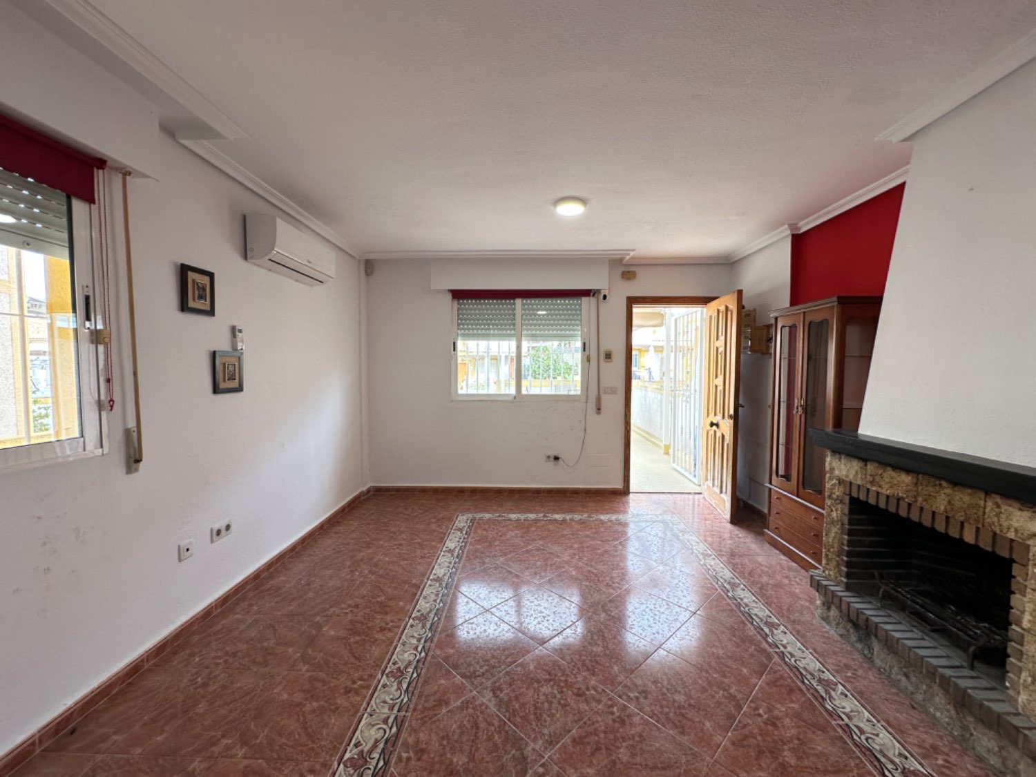 Oportunidad ! Duplex situado en los altos de Orihuela costa con 4 dormitorios ,3 baños, garage subterráneo y piscina comunitaria !