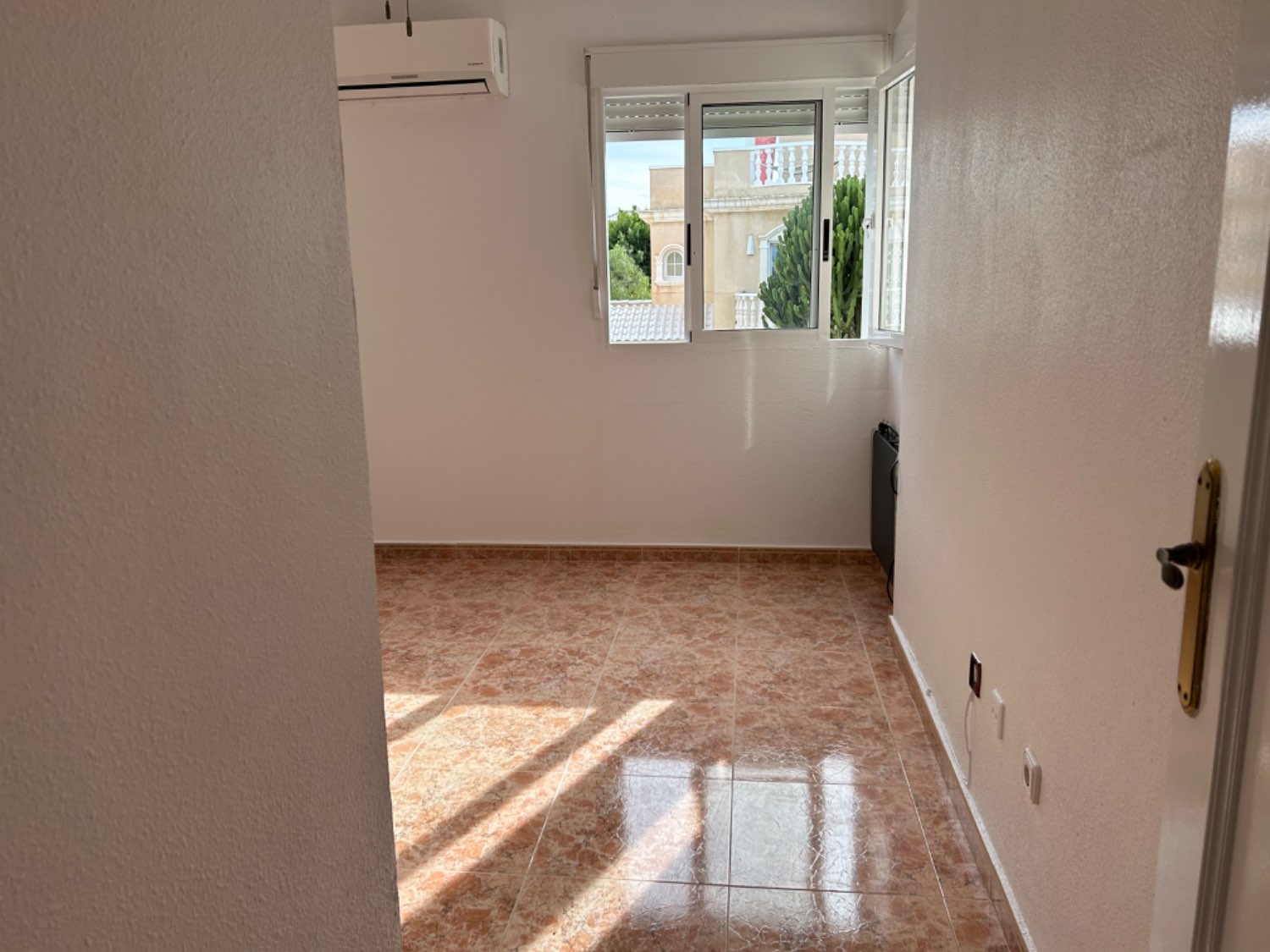 Casa adosada de 2 dormitorios en Aguas Nuevas, Torrevieja