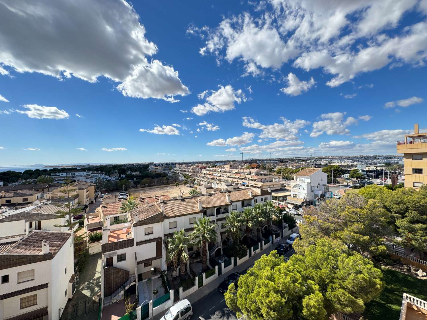 Increíble dúplex de 3 dormitorios y 2 baños con vistas al mar