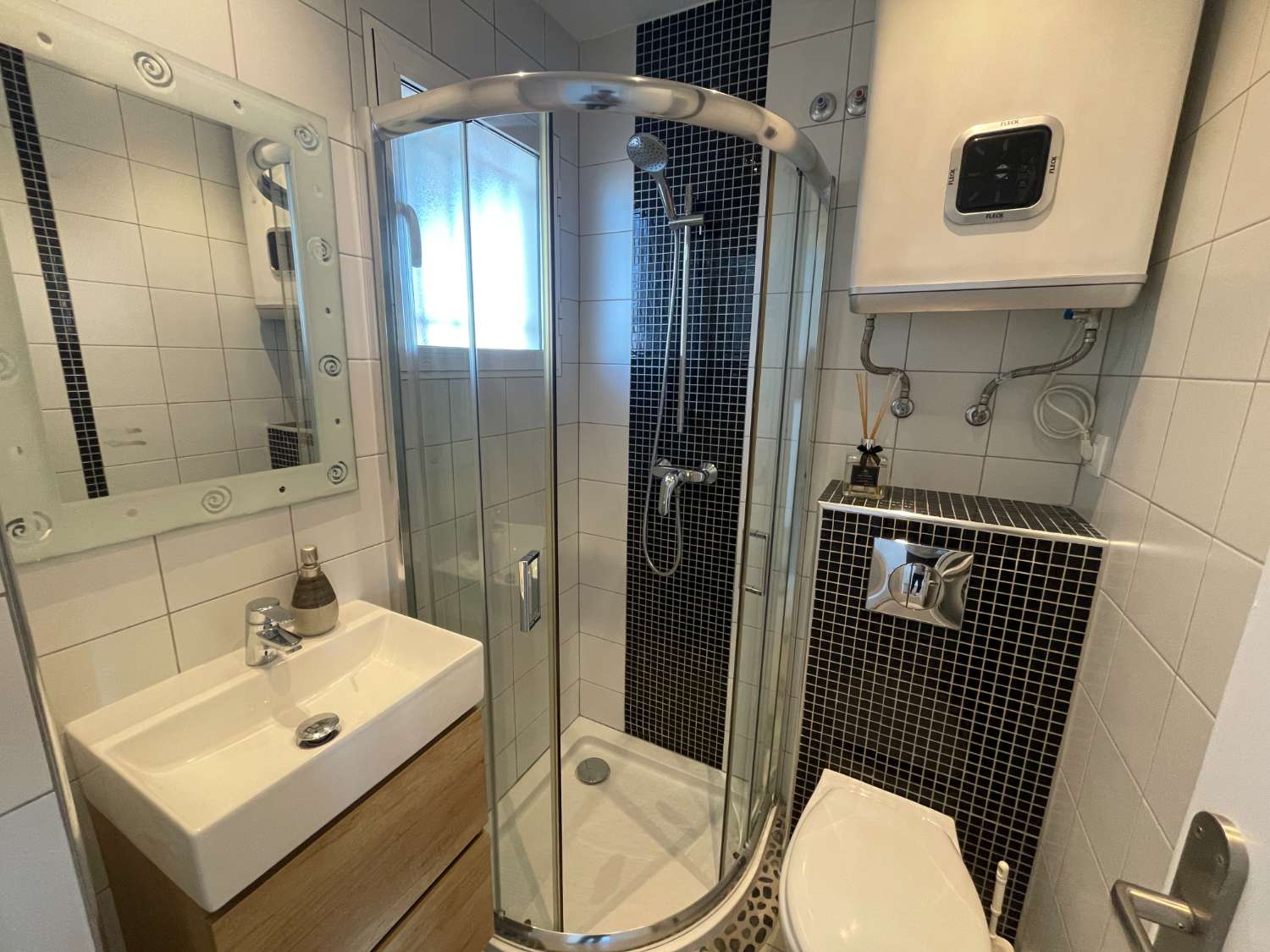 Incredibile duplex con 3 camere da letto e 2 bagni con vista sul mare