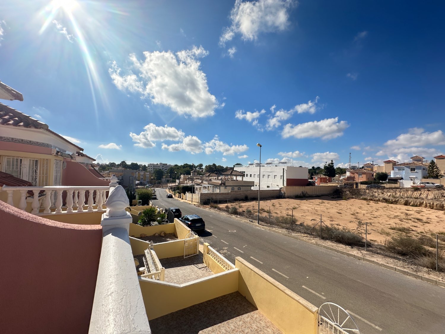 Duplex in Villamartin with 3 bedrooms, 2 bathrooms, driveway and communal pool!